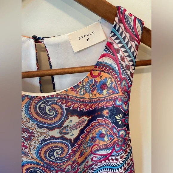 Everly Shift Dress - Picture 3 of 8